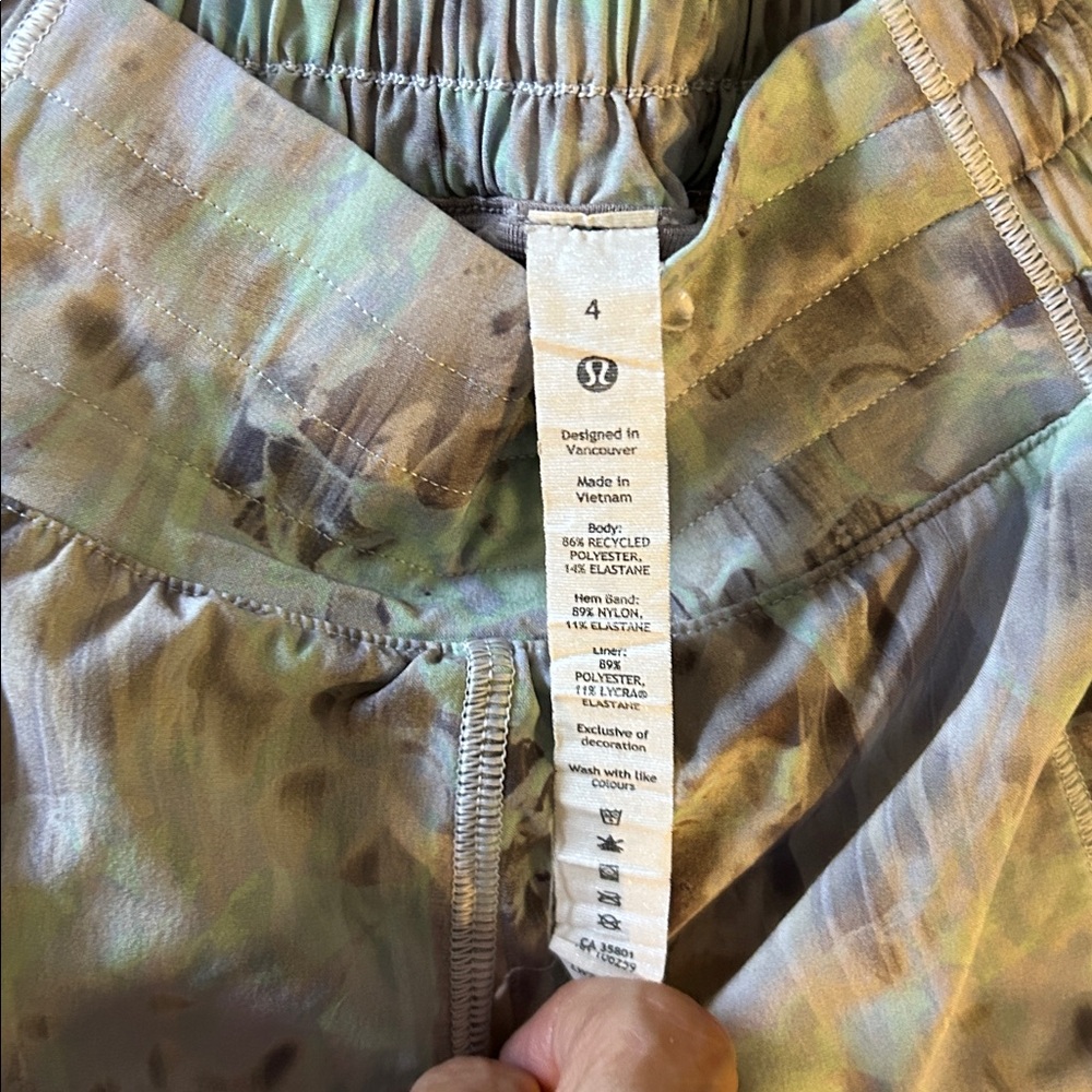 Lululemon Stylish Patterned Athletic Shorts - Picture 4 of 6